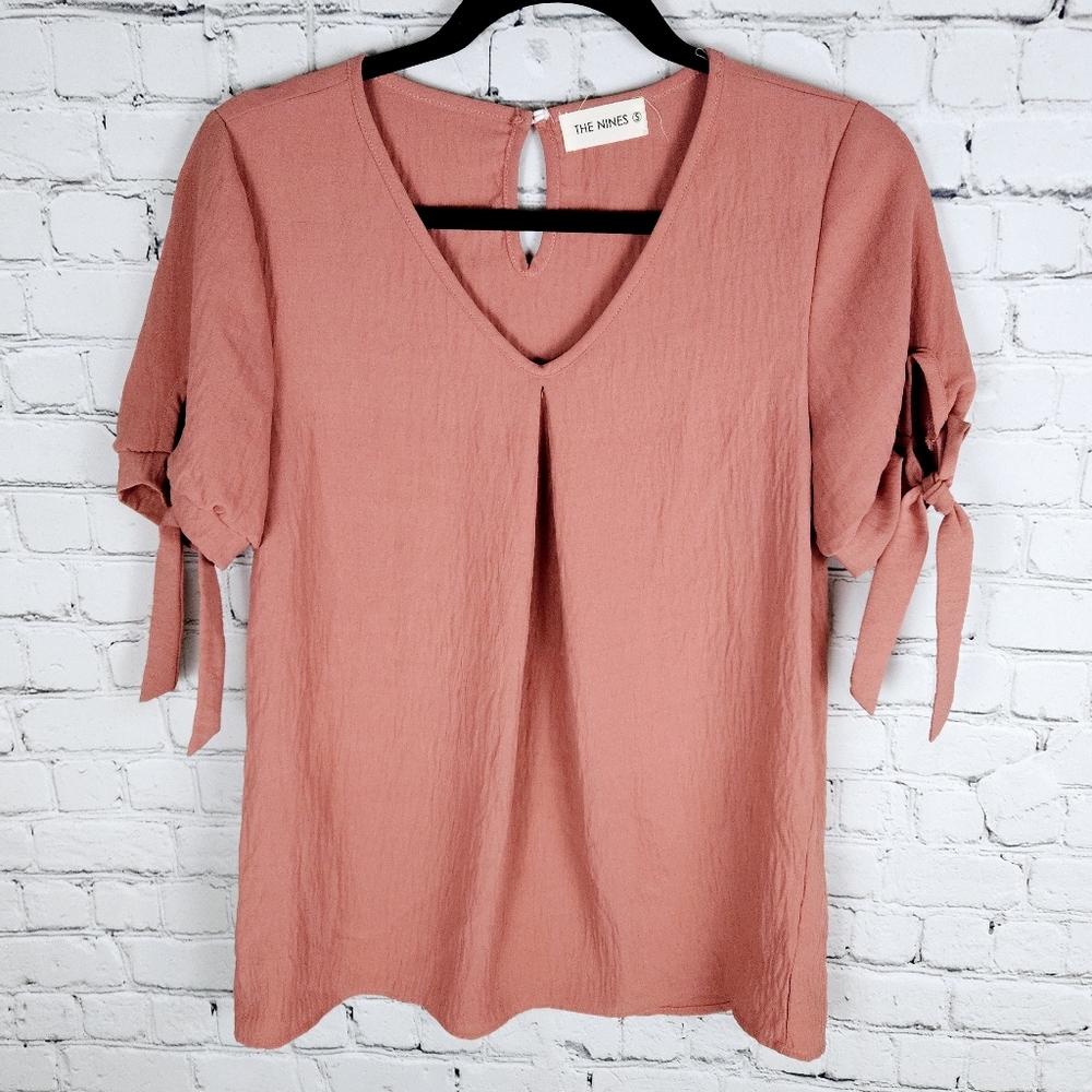 THE NINES by HATCH | v-neck short tie sleeves flowy stretch maternity top